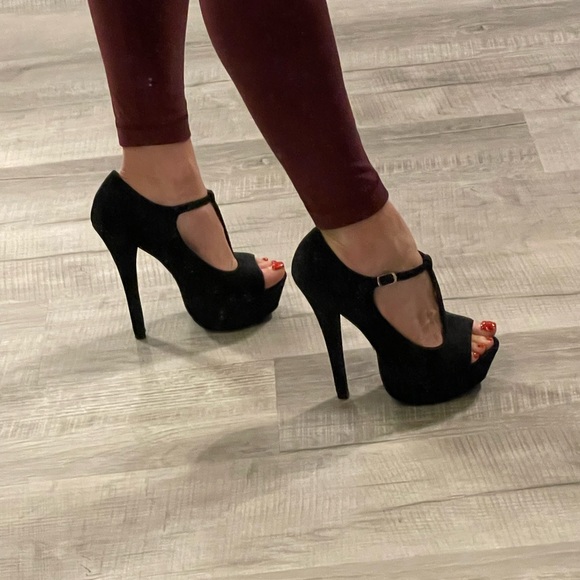 Black pumps with 5 1/2” heel. Worn once! - Picture 3 of 7